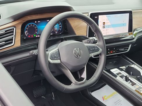 Used 2025 Volkswagen Atlas SE FWD image 5