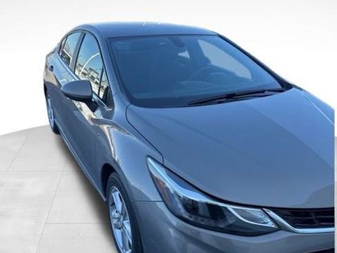 Used 2017 Chevrolet Cruze LT w/ Convenience Package image 3