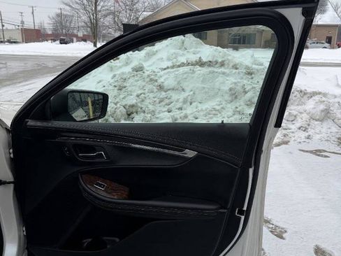 Used 2014 Chevrolet Impala LT w/ Convenience Package image 31