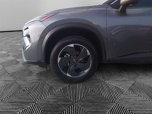 Used 2024 Nissan Rogue SV image 14