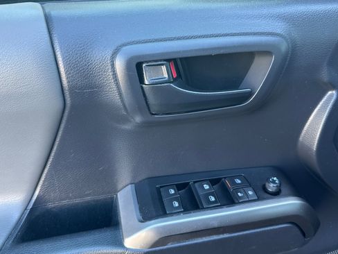 Used 2022 Toyota Tacoma SR5 image 10