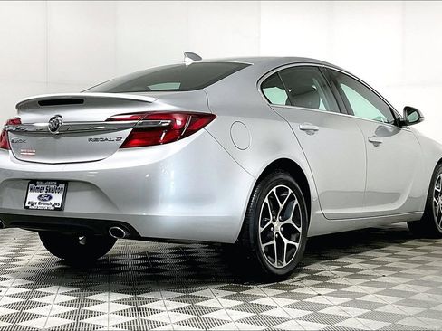 Used 2017 Buick Regal Sport Touring image 11