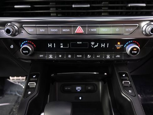 Used 2022 Kia Telluride SX w/ SX Prestige Package image 32