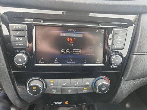 Used 2019 Nissan Rogue S w/ Special Edition Package AWD/4WD image 19