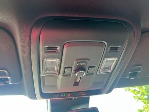Used 2025 GMC Yukon XL Elevation AWD/4WD image 38