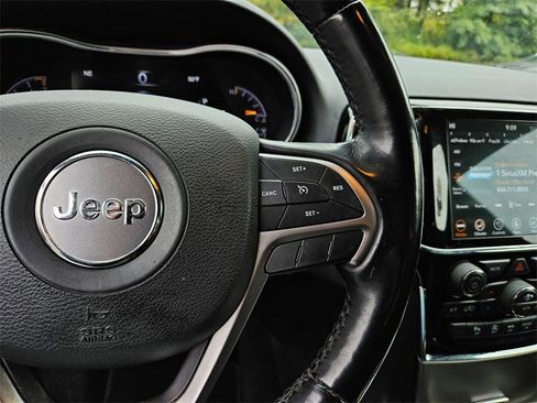 Used 2020 Jeep Grand Cherokee Altitude image 12