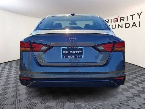 Used 2024 Nissan Altima 2.5 SV image 5