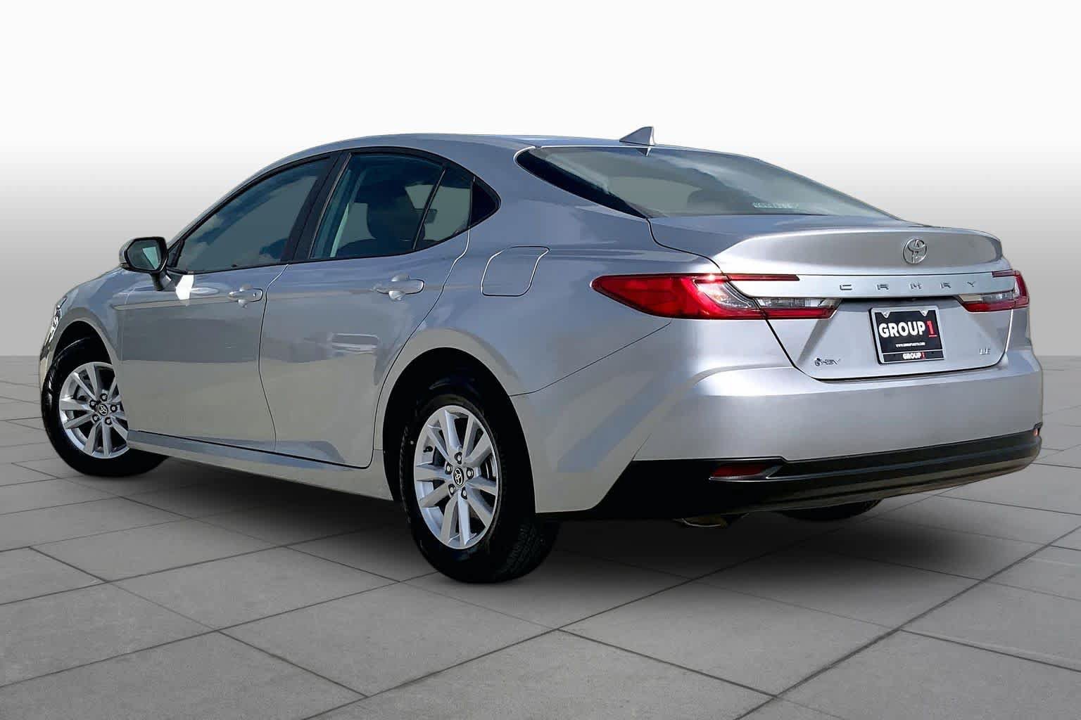 Used 2025 Toyota Camry LE FWD image 12