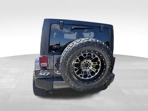 Used 2018 Jeep Wrangler Unlimited Sahara w/ Connectivity Group AWD/4WD image 4