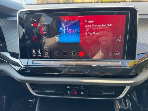 Used 2024 Volkswagen Atlas Peak Edition SE image 21