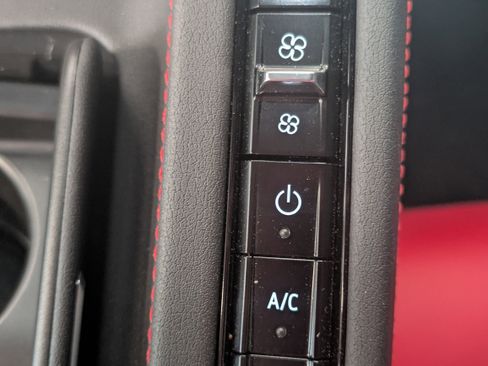 Used 2025 Chevrolet Corvette Stingray Coupe w/ 1LT image 23