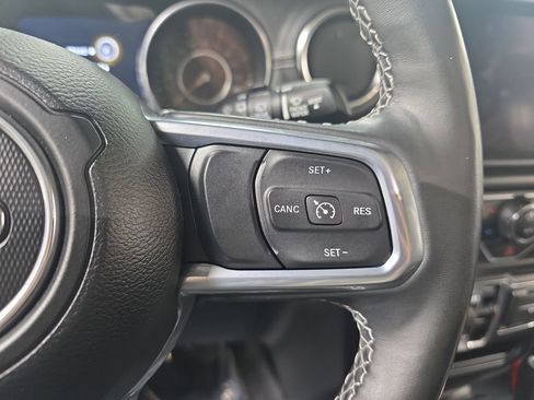 Used 2021 Jeep Wrangler Unlimited Sahara AWD/4WD image 17