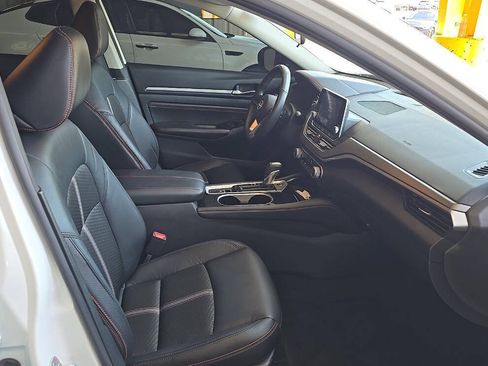Used 2023 Nissan Altima 2.5 SR AWD/4WD image 9