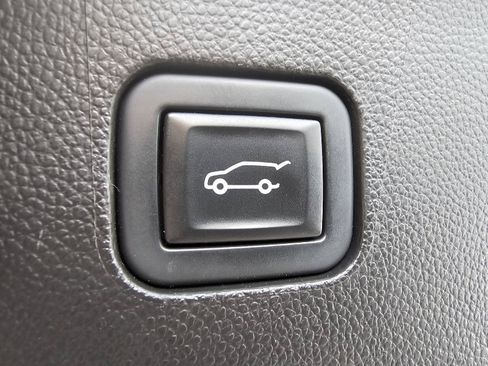 Used 2021 Buick Enclave Essence w/ Sound and Sites Package AWD/4WD image 33