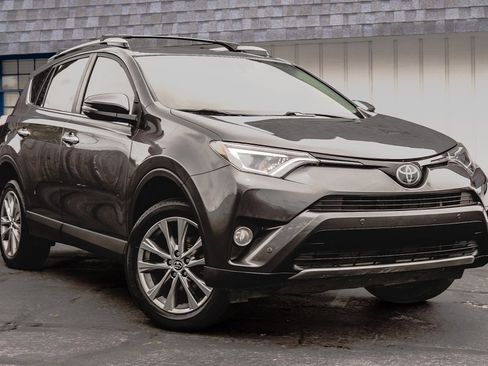 Used 2016 Toyota RAV4 Limited image 3