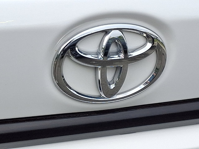 Used 2025 Toyota Corolla LE FWD image 29