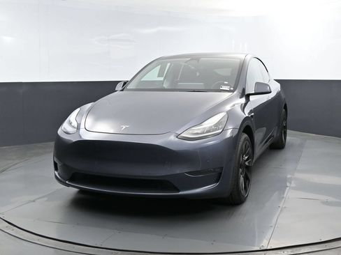 Used 2023 Tesla Model Y Long Range AWD/4WD image 2