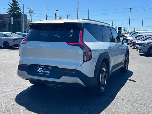 Certified 2024 Kia EV9 Wind AWD/4WD image 5