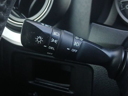 Used 2018 Toyota Tacoma SR5 RWD image 12
