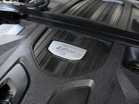 Used 2018 Porsche Panamera 4S AWD/4WD image 50