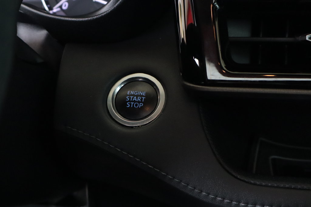 Used 2020 Toyota Highlander XLE AWD/4WD image 24