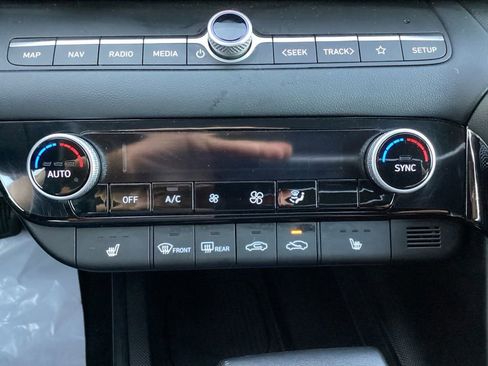 Used 2025 Hyundai Elantra SEL FWD image 19