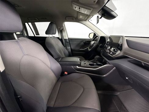 Certified 2023 Toyota Highlander L FWD image 36