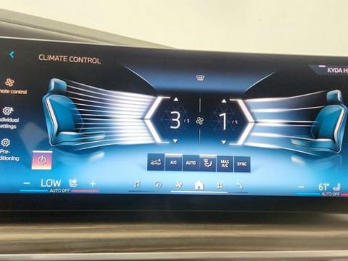 Used 2025 BMW i7 eDrive50 w/ Executive Package image 47