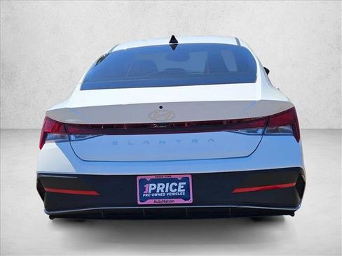 Certified 2025 Hyundai Elantra SE FWD image 6
