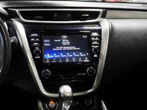 Used 2018 Nissan Murano SV image 11