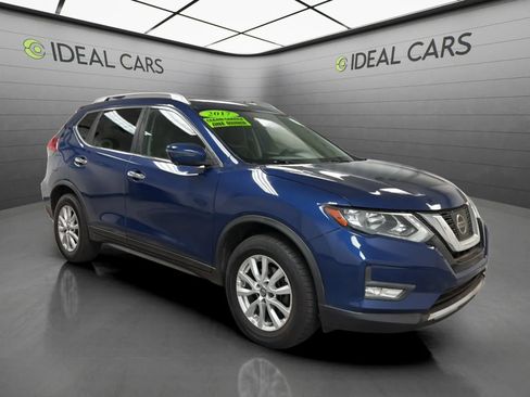 Used 2017 Nissan Rogue SV w/ SV Premium Package FWD image 3