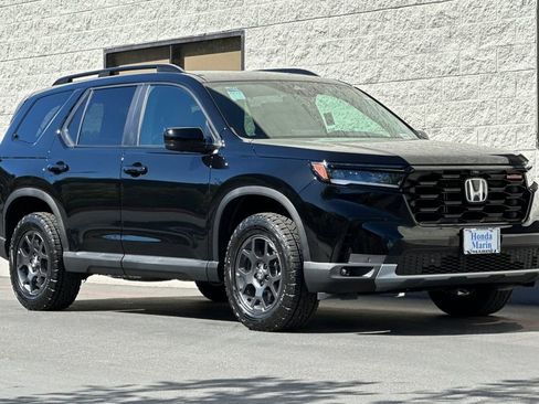 New 2025 Honda Pilot TrailSport image 2