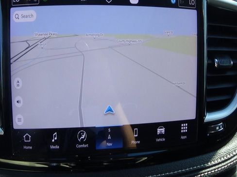 Used 2024 Chrysler Pacifica Limited w/ Trailer Tow Group FWD image 35