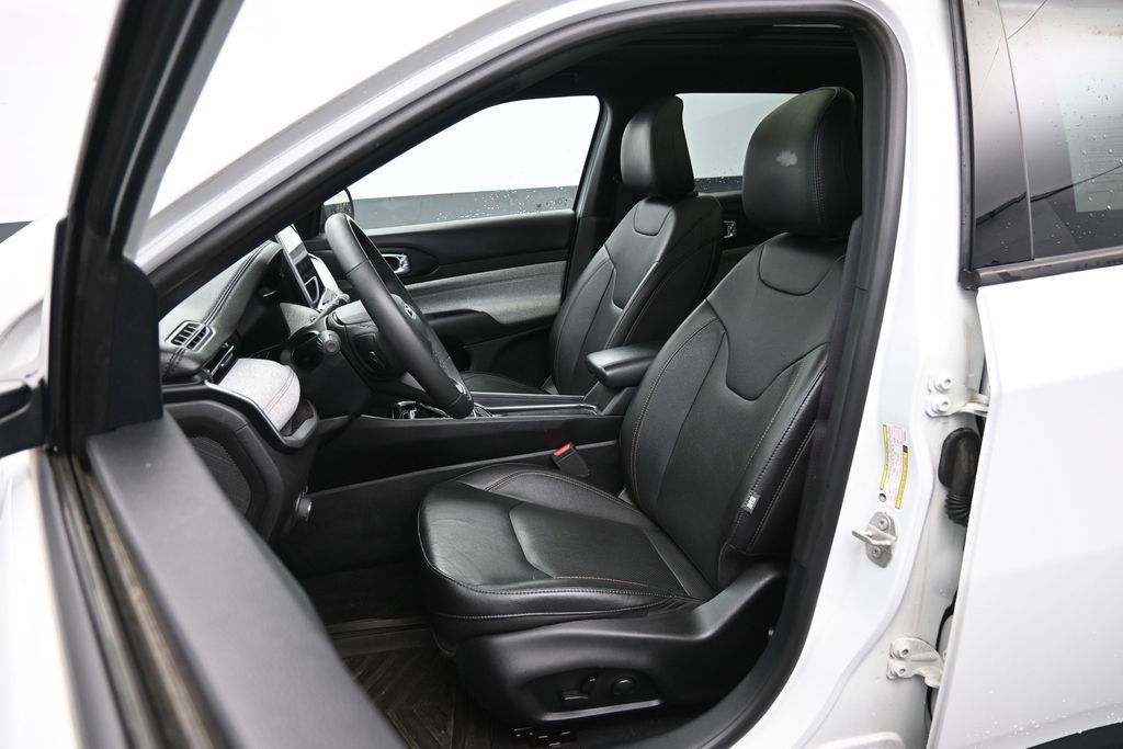 Used 2023 Jeep Compass Latitude w/ Sun and Sound Group AWD/4WD image 22