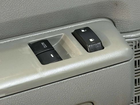 Used 2010 Ford E-350 and Econoline 350 Extended Super Duty image 16