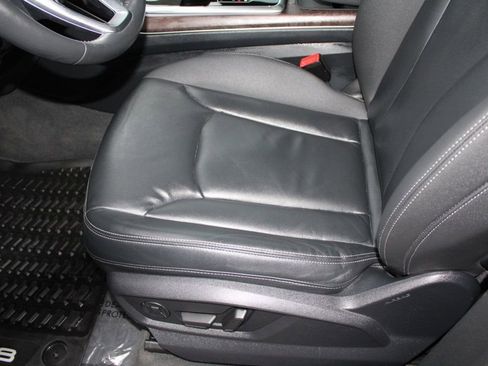 Used 2019 Audi Q8 Premium image 23