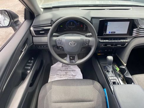Used 2025 Toyota Camry LE FWD image 10