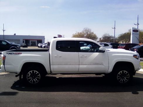 Used 2023 Toyota Tacoma TRD Sport image 7