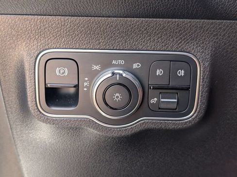 Used 2022 Mercedes-Benz GLB 250 image 21
