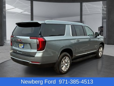 Used 2025 GMC Yukon XL Elevation w/ Elevation Premium Package AWD/4WD image 5