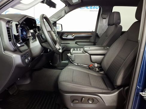 Used 2023 Chevrolet Silverado 1500 LT AWD/4WD image 9