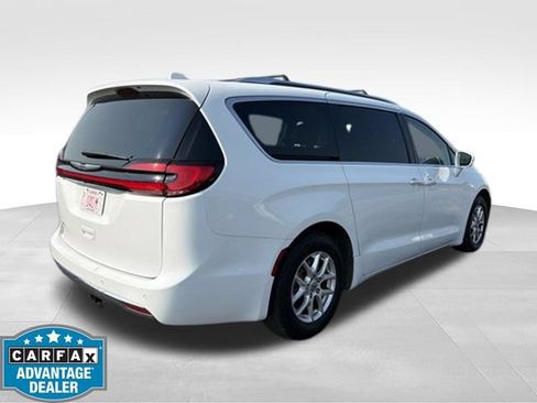 Used 2021 Chrysler Pacifica Touring-L FWD image 4