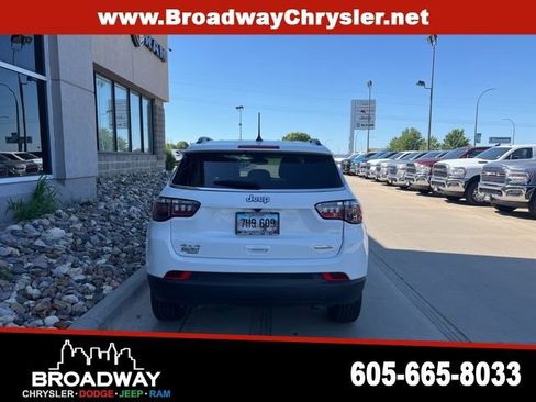 Used 2023 Jeep Compass Latitude image 6