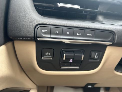 Used 2021 Cadillac Escalade Premium Luxury w/ Performance Package image 40