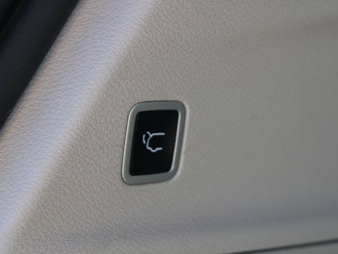 Used 2022 Chrysler Pacifica Touring-L image 28