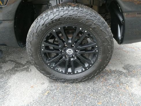 Used 2019 Nissan Titan SV w/ SV Convenience Package image 31