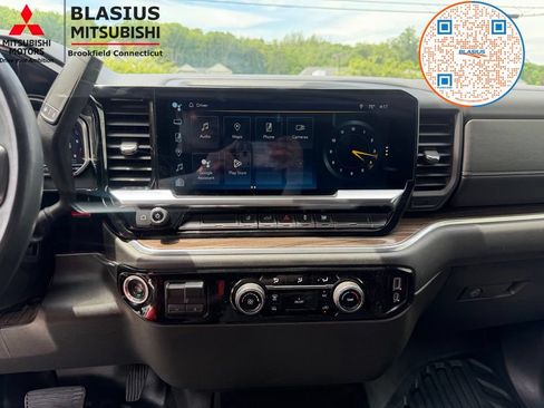 Used 2024 Chevrolet Silverado 2500 LT AWD/4WD image 32