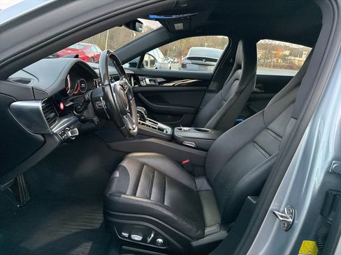 Used 2019 Porsche Panamera 4 image 18
