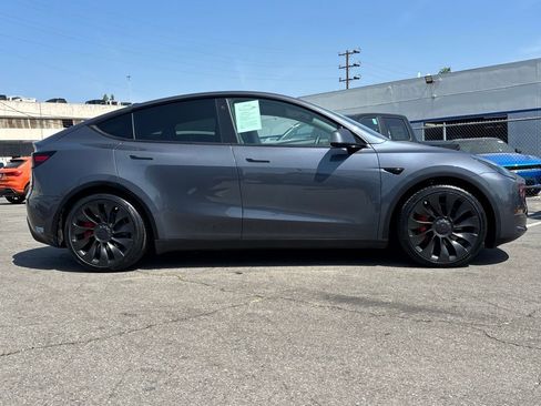 Used 2023 Tesla Model Y Performance image 3