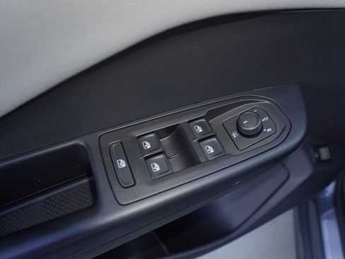 Used 2023 Volkswagen Taos SEL image 14